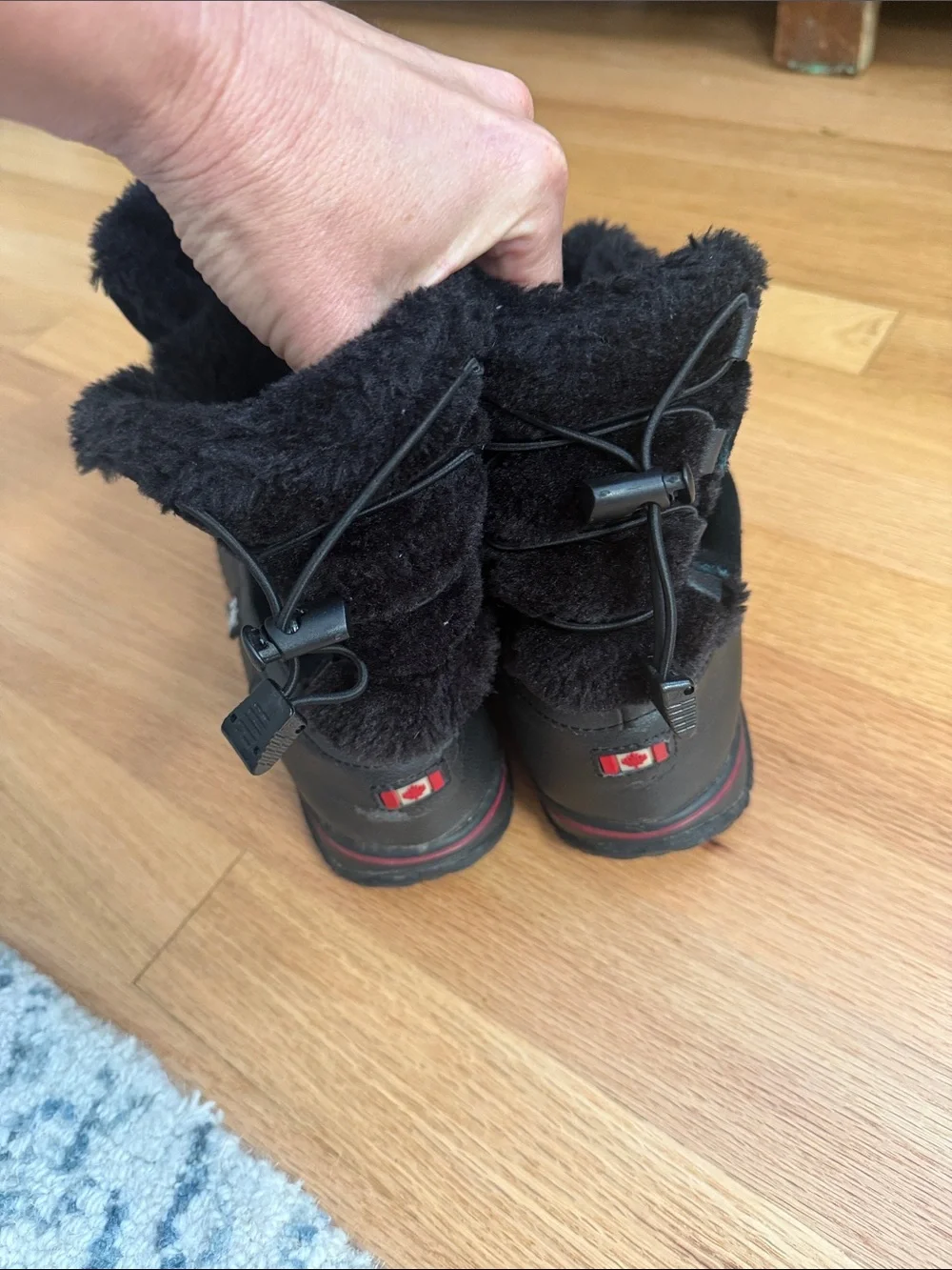 Pajar Womens Black Winter Snow Boots with Red Trim